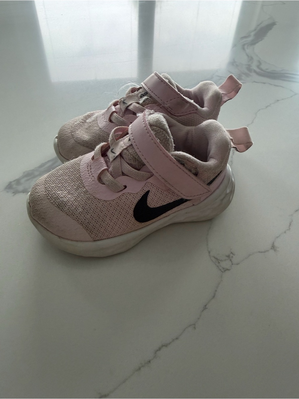 2/$30 Nike Kids Light Pink and Black Hook-and-Loop Sneakers toddler girl size 5